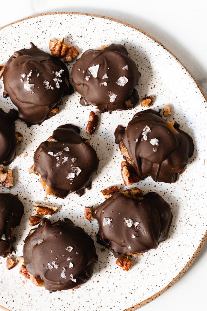 Vegan Freezer Pecan Turtles with Date Caramel - Daisybeet